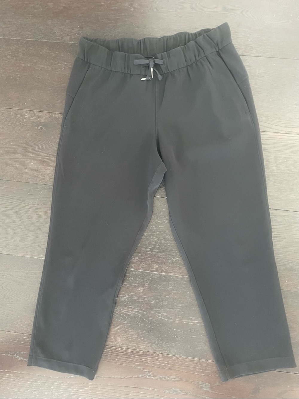 Lululemon Black Athletic cropped pants - Subtle Logo